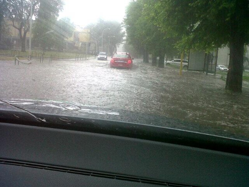 Het weer momenteel aan de aankomst in de vijfde rit