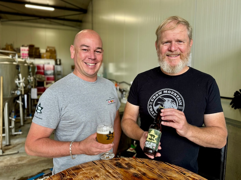 Essens bevrijdingsbier niet alleen te proeven op Antwerps bevrijdingsbal, maar stilaan ook in buitenland: “Zelfs interesse in Engeland en Canada”