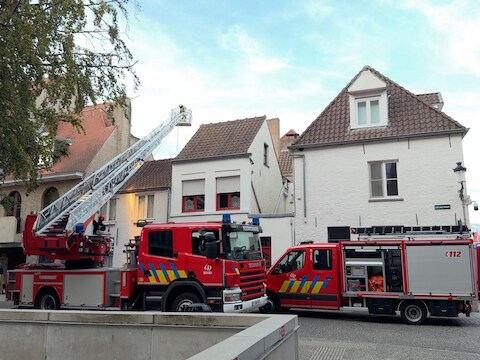 Zaterdagavond kwam de brandweer van Brugge ter plaatse om een vrouw te redden uit een regenput.