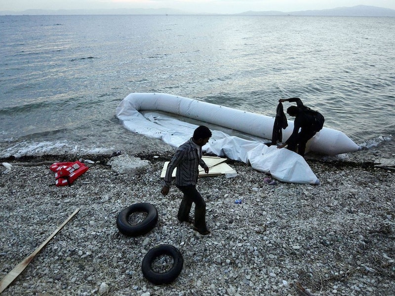 Vluchtelingen komen aan op het Griekse eiland Lesbos.
