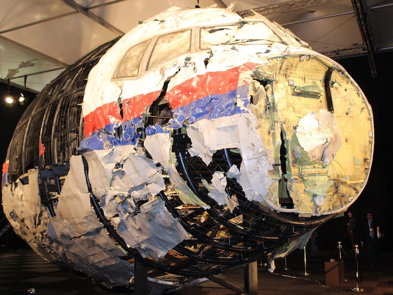 De gereconstueerde cockpit van de Boeing 777-200ER van Malaysia Airlines.