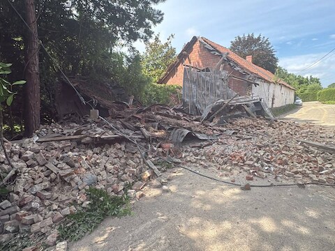 Deze hoeve in Asse stortte voor een groot deel in.