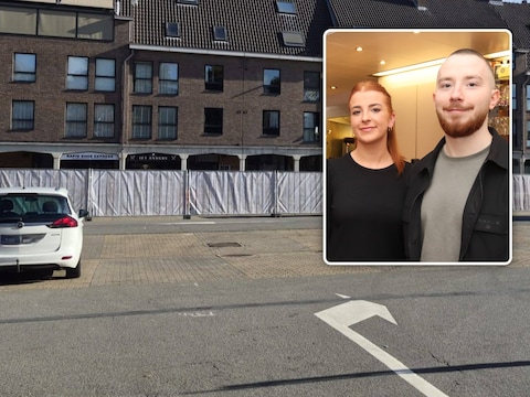 De horecazaak van Kayla en Bodhi verdwijnt tijdens de Vredefeesten in Sint-Niklas achter hekwerk met witte doeken.