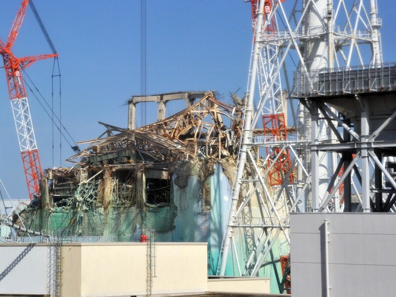 Een deel van de verwoeste kerncentrale in Fukushima.