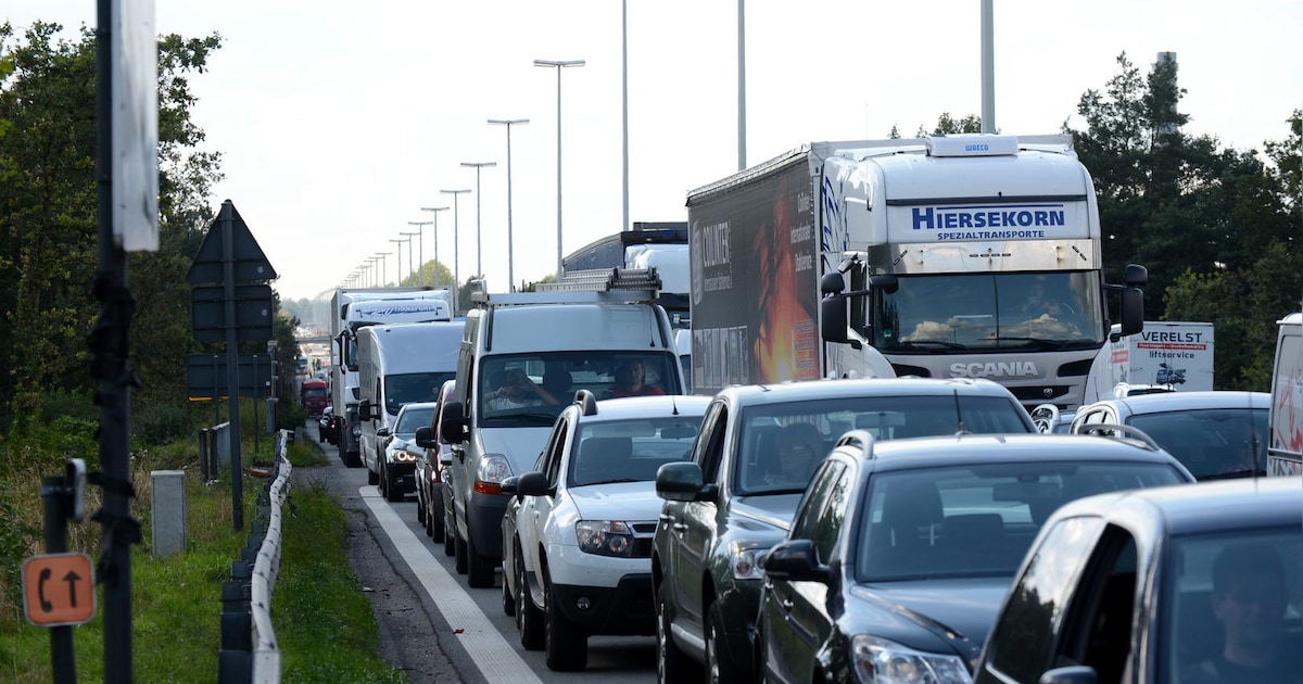 50 minuten file op E313 richting Antwerpen na ongeval ter hoogte van Industrie Zolder-Lummen