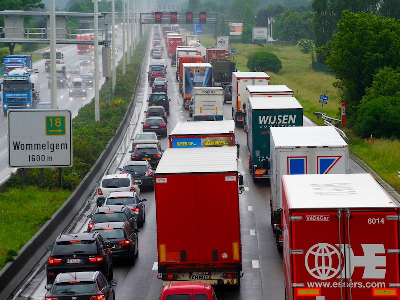 E313 richting Hasselt opnieuw vrij na ongeval bij Massenhoven