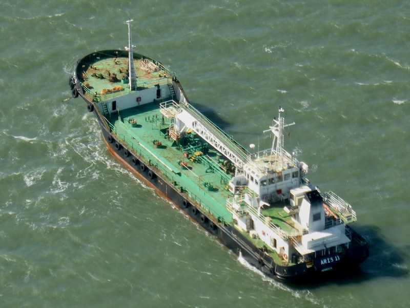 Piraten laten gekaapte tanker en bemanning gaan