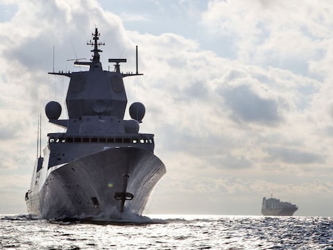 Het Noorse fregat Helge Ingstad vaart vandaag opnieuw van Cyprus naar Syrië.