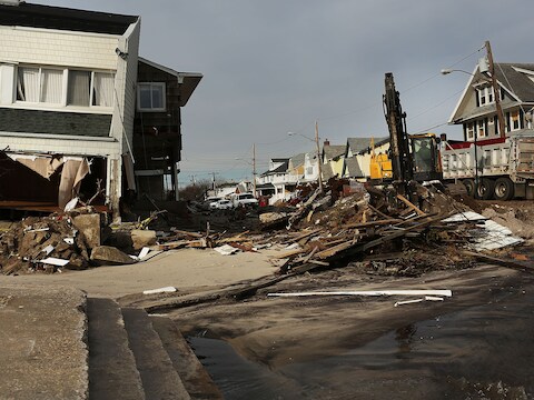 Schade in Queens, New York na orkaan Sandy.