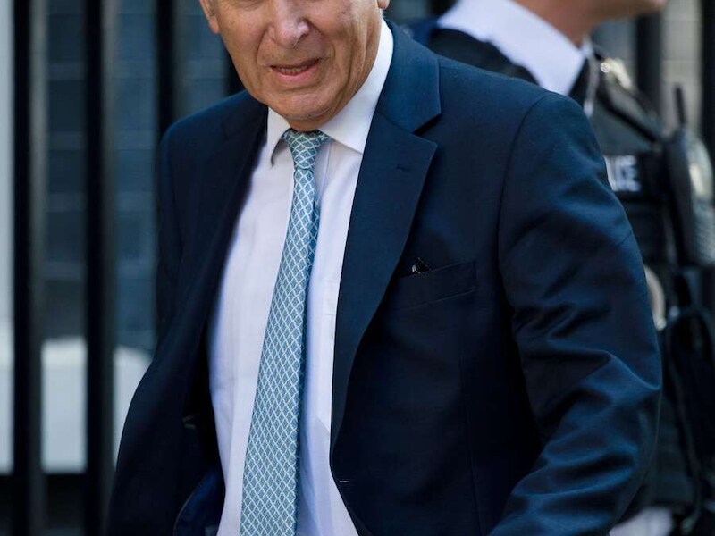 De Britse minister van Handel Vince Cable moet voor het parlement uitleggen hoe het mogelijk was dat het bedrijf toch de vergunningen ontving.