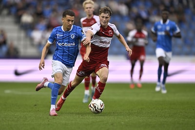 Rusten na spektakelrijke eerste helft, Genk met z’n tienen bij 2-2-stand