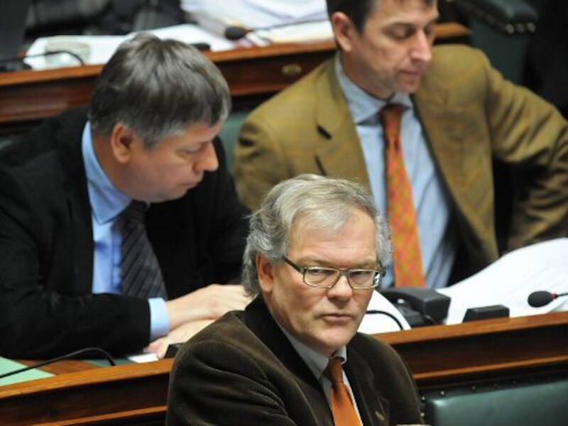 Minister van Justitie Stefaan De Clerck (midden) werd net als zijn voorganger Vandeurzen (links) zwaar onder druk gezet om in te grijpen in het Fortis-dossier.