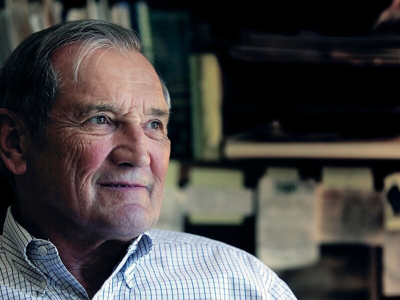 Het is gissen naar de reden voor de arrestatie van de 85-jarige Merrill Newman.