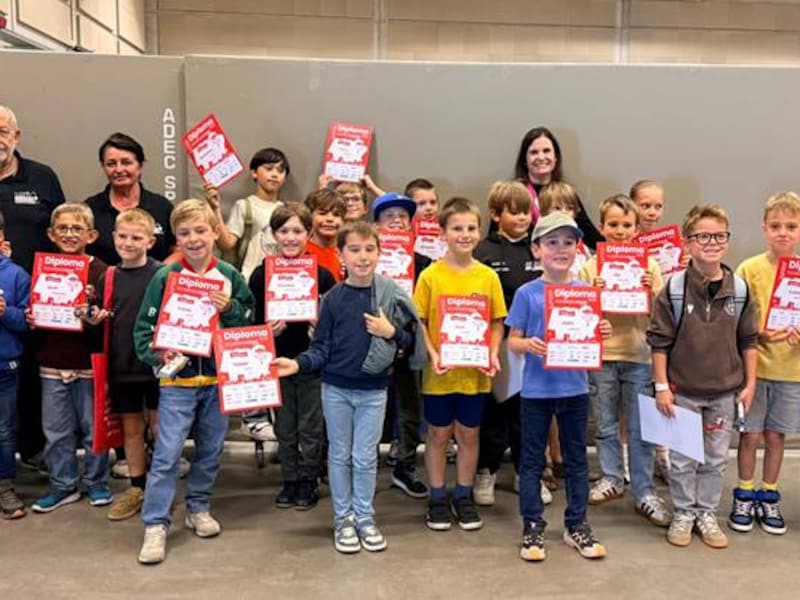 De kinderen kregen allemaal een diploma in handen