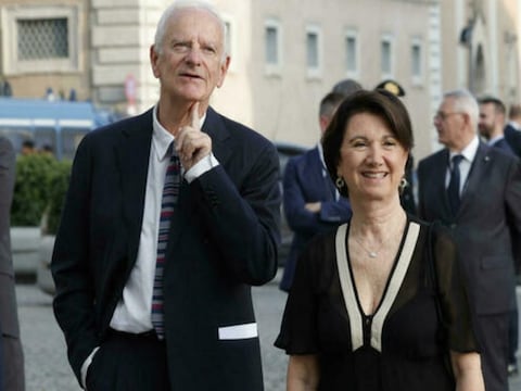 De Italiaanse minister van Gezin Eugenia Roccella met haar echtgenoot Luigi Cavallari (84).