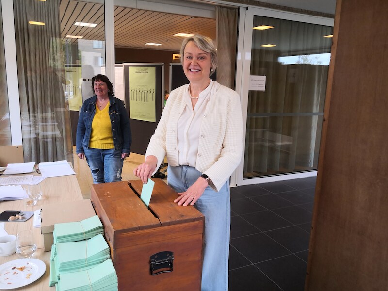 Hoewel burgemeester al bekend is, daagt er veel volk op in Lo-Reninge: “Toch liever voor gemeenteraad gestemd”