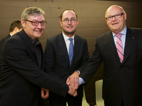 Vincent Van Quickenborne gaat in zee met Philippe De Coene (sp.a) en Rudolf Scherpereel (N-VA). Huidig CD&amp;V-burgemeester Stefaan De Clerck wordt zo buitenspel gezet.