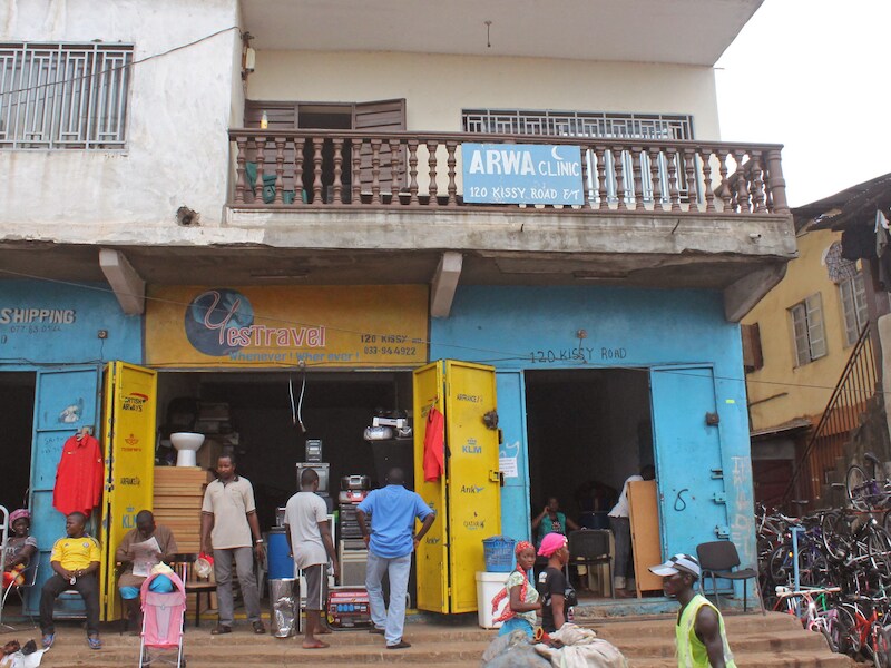 De Arwa-kliniek in Freetown werd gesloten nadat bij een arts Ebola werd vastgesteld.