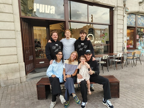 Schepen Niels De Bakker, Nick De Smet van Physiofit, Rune van Ruva, Niaz Malekian en Marie Leemans van Team Stieno en Vadim Passage en zijn dochter van Ruva 