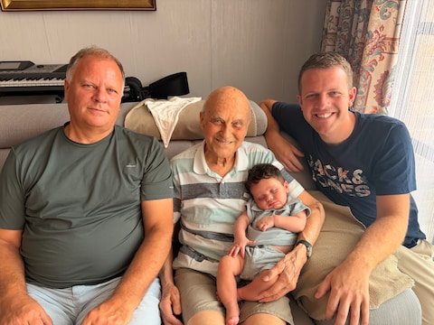 Vier generaties Deruyttere: pépé Patrick, pépé Gabriël, papa Thomas en baby Moïs.