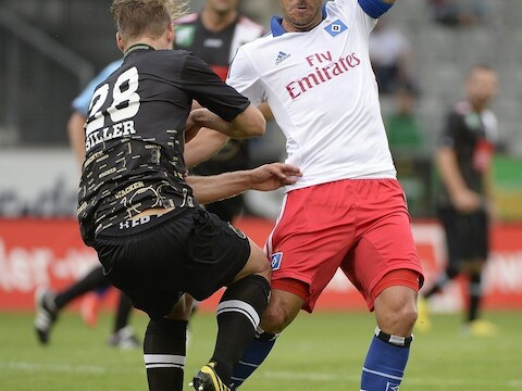 Rafael van der Vaart tijdens een oefenduel met HSV vorige week.