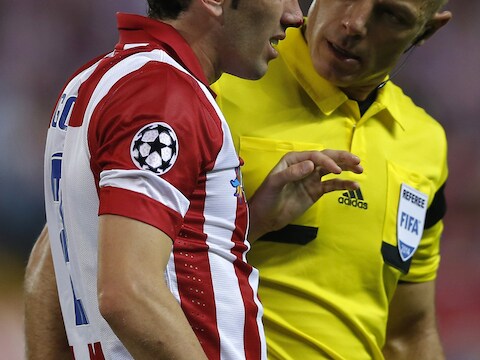 Howard Webb (rechts).