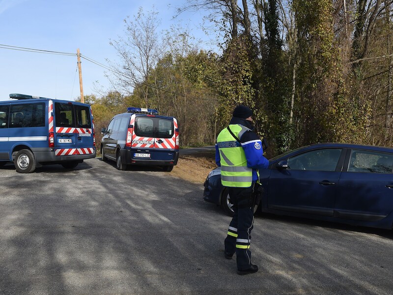 De Franse politie blokkeerde de toegang tot het huis van Olivier Corel.