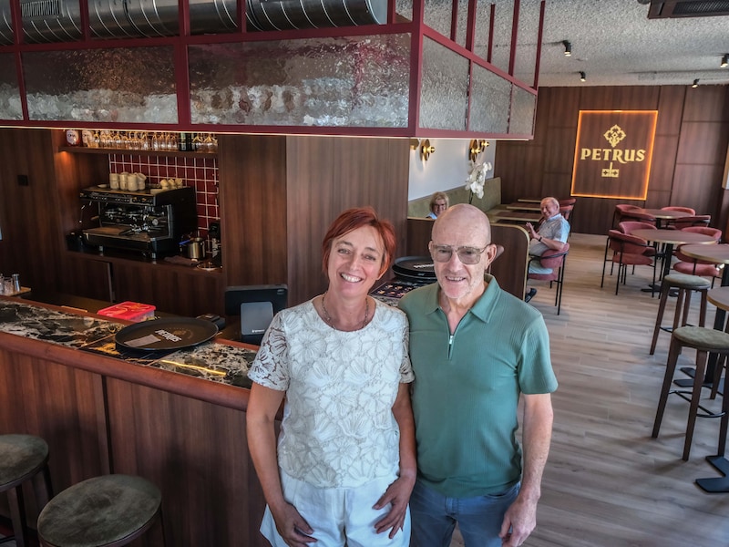 NET OPEN Stefaan en Marijke van  Autowas ‘t Kapelleke staan nu achter de toog van Sebas: “Nog geen spijt van onze beslissing”