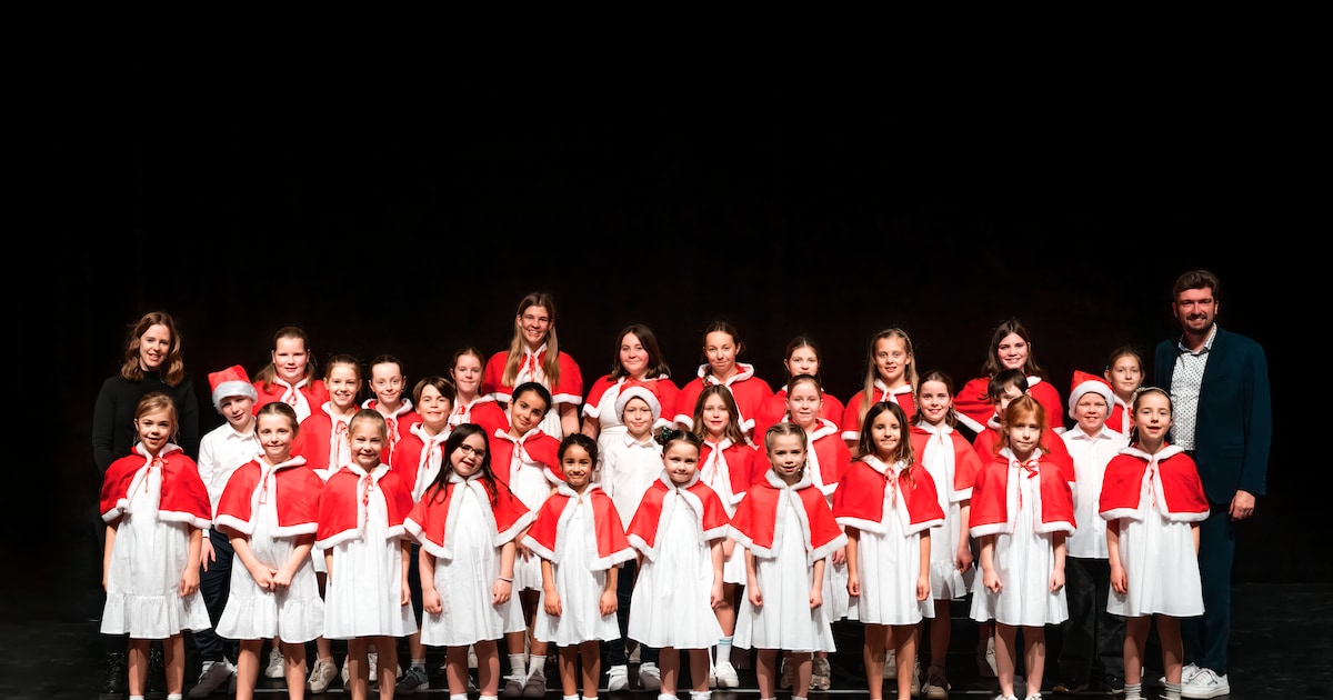 Kinderkoor ‘De Nieuwe Nootjes’ betovert uitverkochte zaal in Meise met nieuw kerstconcert: “Je kan z