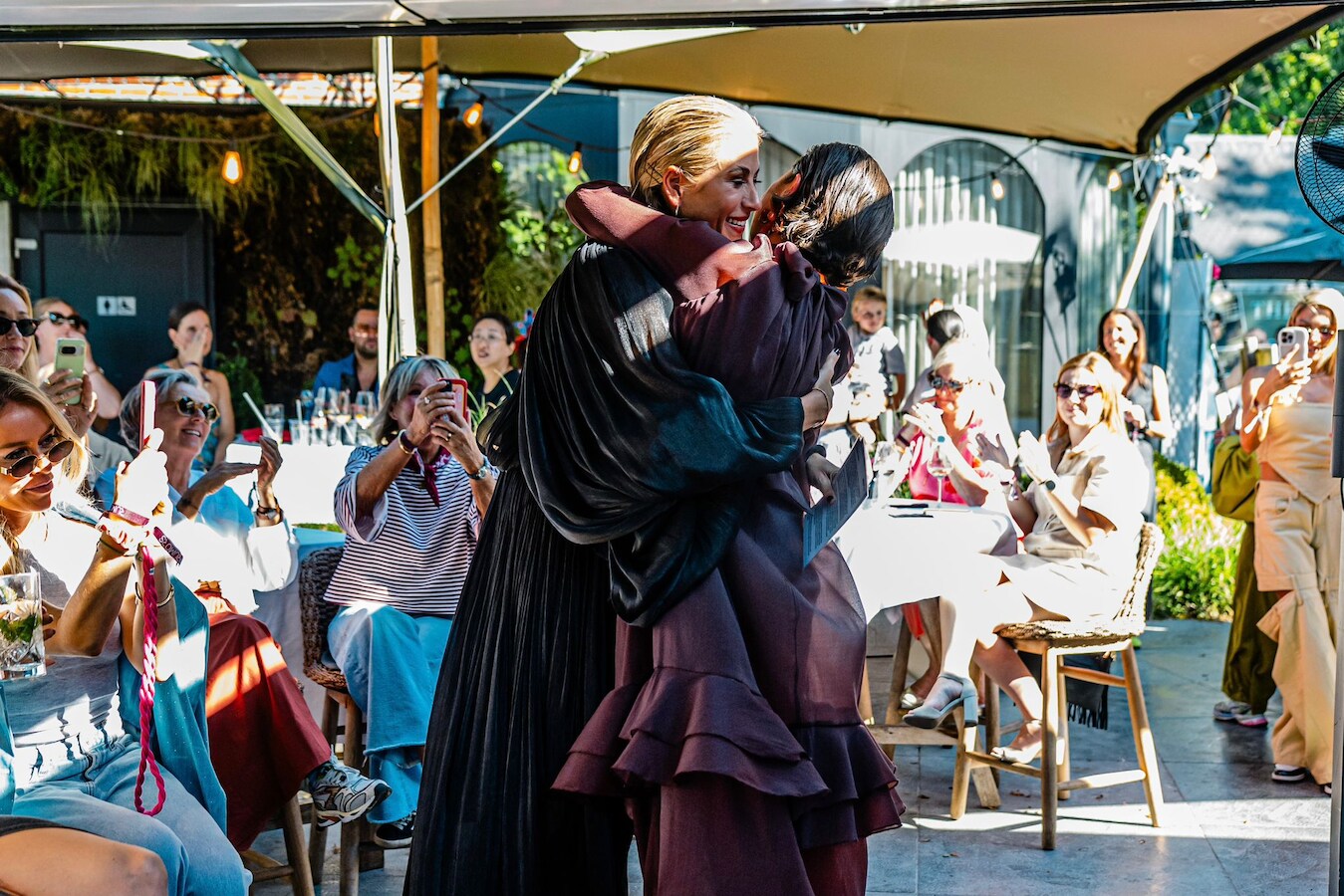 RUMORS pakt uit met pittige openluchtmodeshow met Celine Van Ouytsel en ...