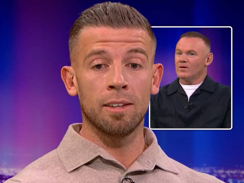 “Als Wayne Rooney sprak, moest ik gefocust luisteren”: Toby Alderweireld over debuut bij ‘Match of the Day’, waar “geen tijd is voor koffieklets”