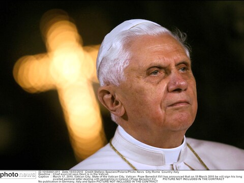 Paus Benedictus XVI maakt zich grote zorgen over de veiligheid van het Libische volk.
