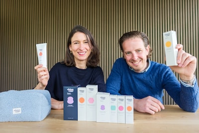 Karl-Filip (36) en Aude (39) ontwikkelen het eerste vrouwvriendelijke glijmiddel: “Dit mag je met trots op je nachtkastje zetten”