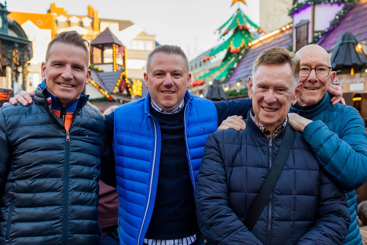 Koen Crucke en zijn man adopteerden Stefan 19 jaar geleden. “De beste zoon  die we ons kunnen wensen” | BV | HLN.be