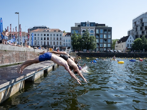 Deze zomer zijn er zwemlessen in het Bonapartedok.