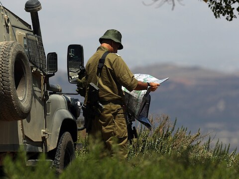 Israëliscche soldaten op de Golanhoogte.