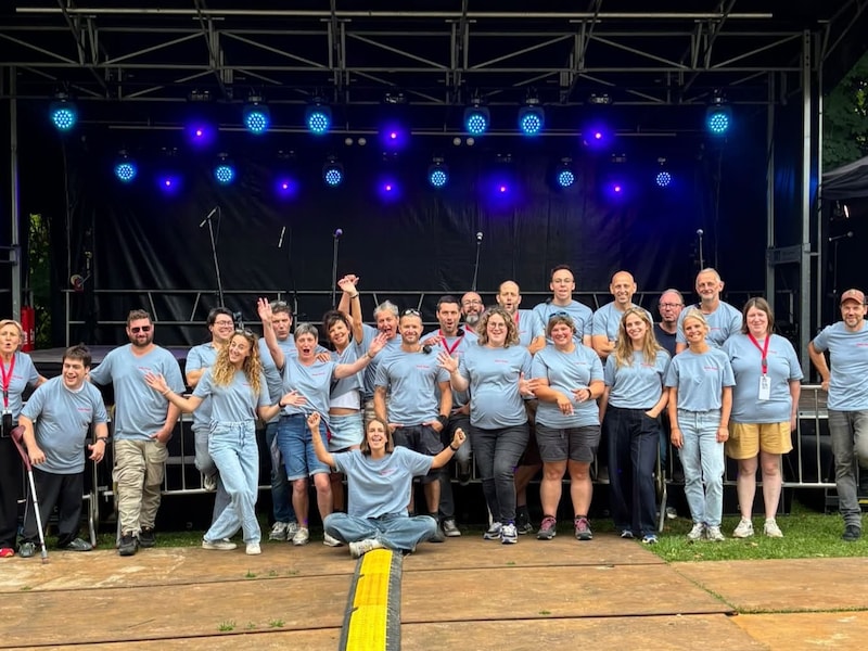 Vzw De Poel viert 50ste verjaardag met inclusief festival Poelé Poelé: “Van de backstage tot achter de toog helpen onze gasten mee”
