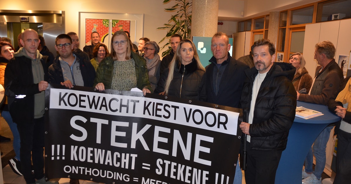 Dertigtal inwoners Moerbeeks Koewacht voeren actie voor Lokerse gemeenteraad: “Wij willen bij Steken
