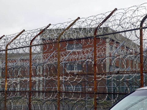 De Rikers Island-gevangenis in New York was een van de plekken waar Matagrano binnengeraakte.