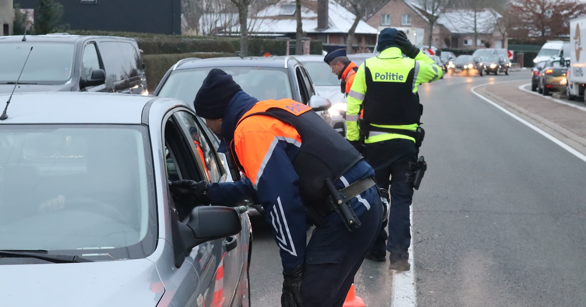 Autobestuurster (43) wordt ’s ochtends betrapt met 1,68 promille in haar bloed: “Ik wou mijn zus hel