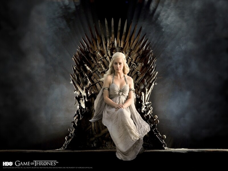 Daenerys Targaryen (Emilia Clarke) op de IJzeren troon, de 'meest oncomfortabele stoel ter wereld'