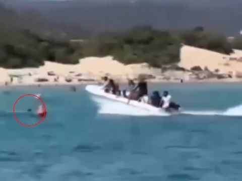 De aanvaring voor de kust van Sardinië.