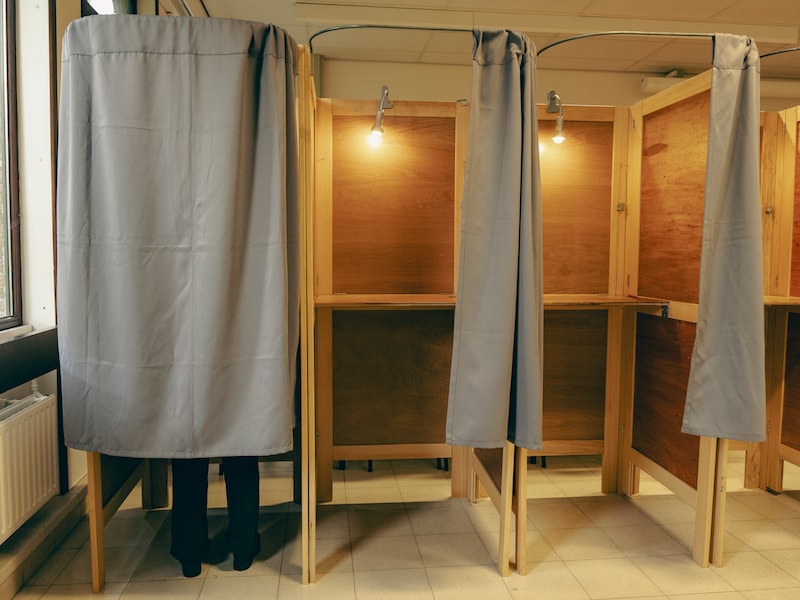 In welke gemeente ligt het opkomstcijfer het hoogst? En waar bleven de meeste kiezers thuis?