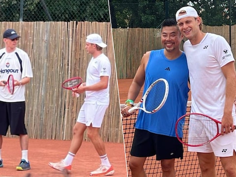 Lost Frequencies (links, met donkere pet) en Zizou Bergs spelen een tennismatch tegen enkele gelukkige Tomorrowland-bezoekers.