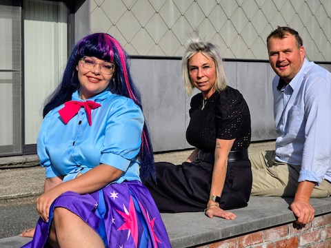 Kitana Tack (links) als Twilight, bij Tamara Legrand en schepen Gertjan Blomme.