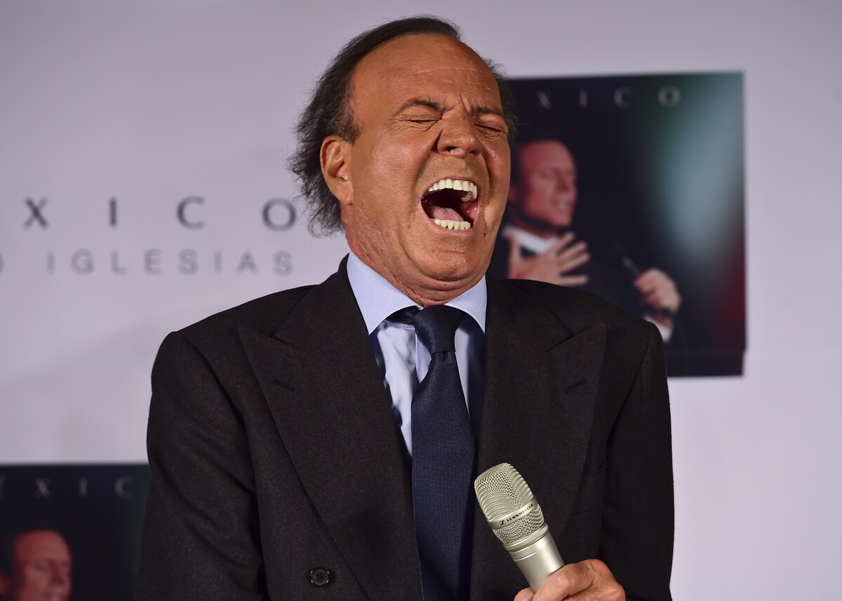 Ultieme 'Latin lover' Julio Iglesias viert verjaardag met groots afscheidsconcert in Antwerps Sportpaleis | Muziek | HLN.be