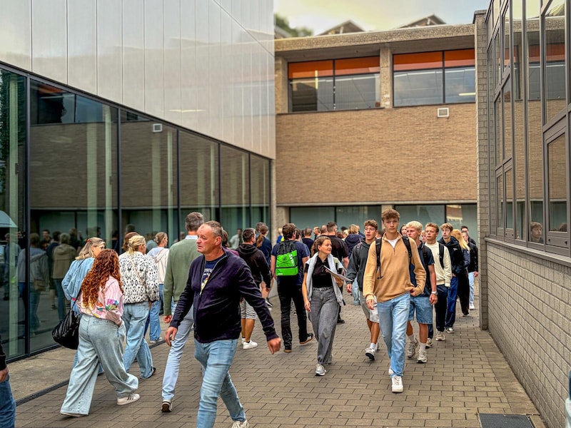 Zo’n 6.000 scholieren kleuren Torhouts straatbeeld: schooljaar gaat van start met vertrouwde drukte