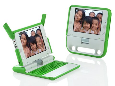 Een oudere versie van de armeluislaptop: de '100 dollar laptop' van de stichting One Laptop Per Child.