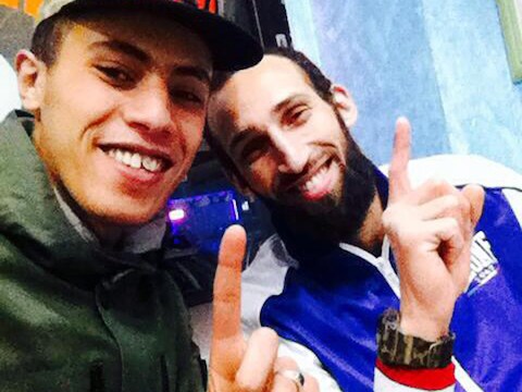 Abderrahmane Khachia en Abderrahim Moutahrrik (rechts), twee van de zes opgepakte personen.