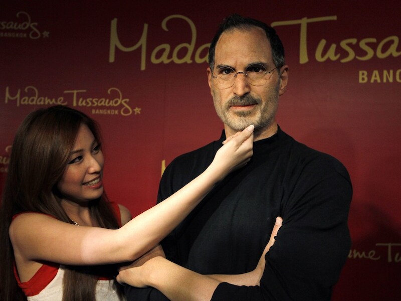 Het Bangkokse filiaal van het wassenbeeldenmuseum Madama Tussauds pakt uit met een wassen Steve Jobs.